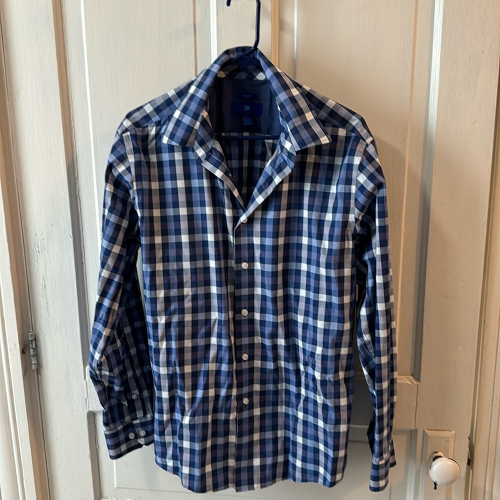 Large Egara, slim fit, button. Used.